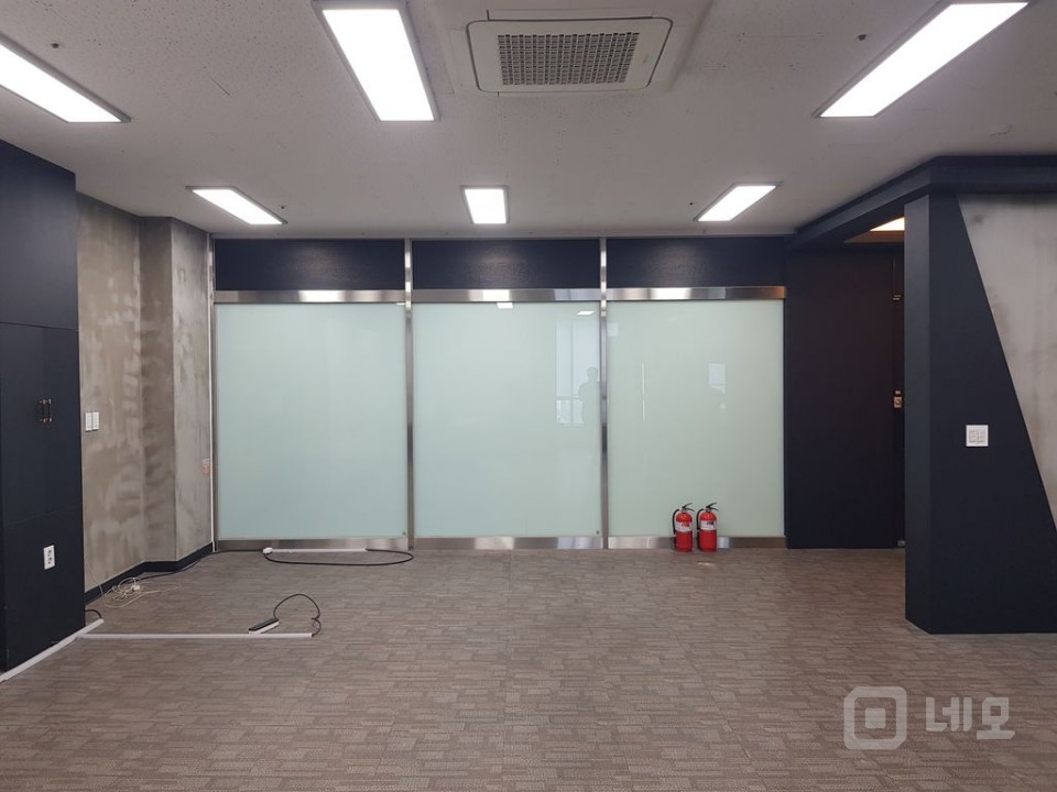 냉난방기옵션풀옵션사무실인테리어작살집기사용가능몸만들어가면되는삼실법인강추 매물의 17번째 사진
