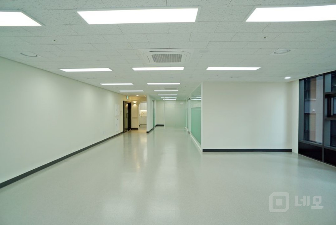 인기좋은코너 유리룸3개, 빠른입주 매물의 1번째 사진