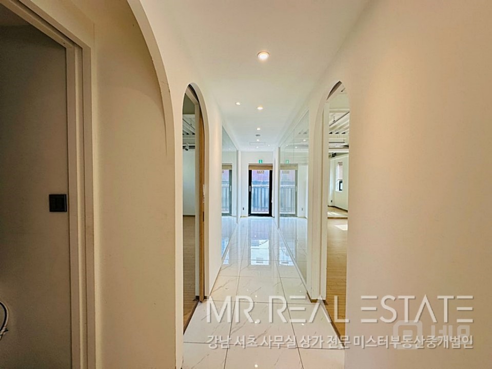 실사진 양재역3분 언주초앞 S급인테리어 무권리 자주식주차 매물의 2번째 사진