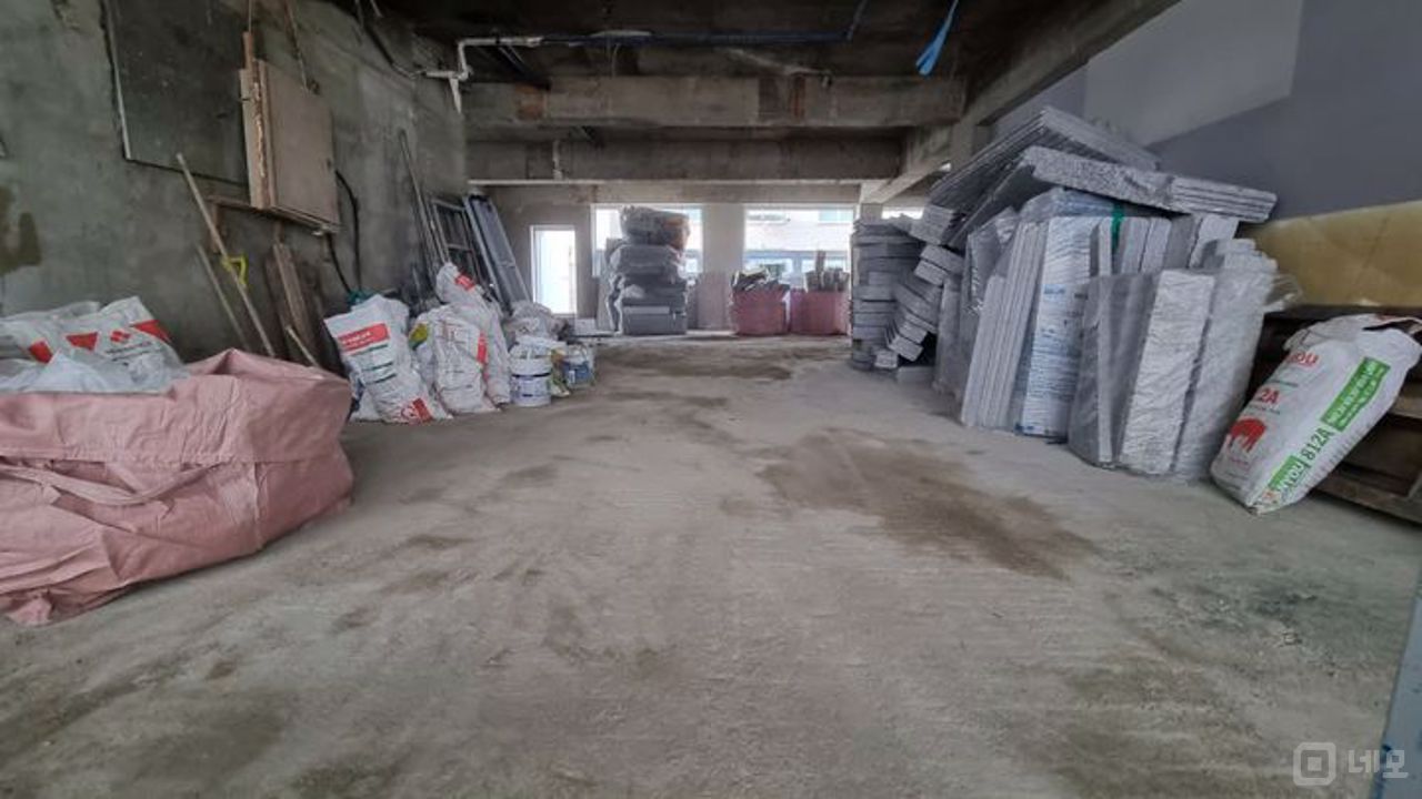 중심 상권, 유동 인구 많은 논현동 공실 매물의 2번째 사진