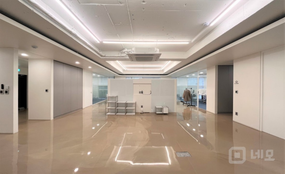 강남구청역 역세권 인테리어 A급으로 괜찮은 말도안되는 가성비 사무실 매물의 3번째 사진