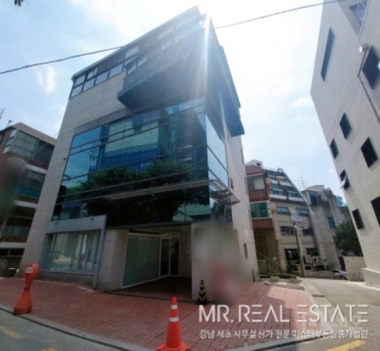 신사논현 더블역세권,세무사 등 전문 사무실에 적합 매물의 1번째 사진