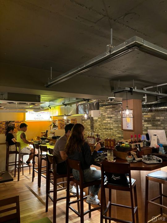 신사동 먹자라인 인근 위치한 핫플레이스 이자카야술집 매물의 1번째 사진