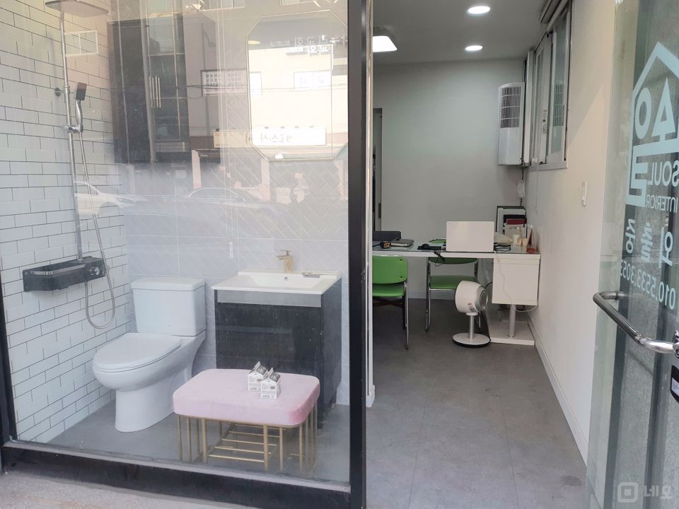 대로변 1층코너점포,주차 1대보장,미용실,네일,각종 소매점 추천,조정가. 매물의 1번째 사진
