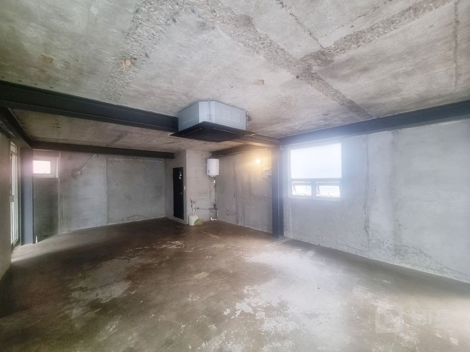 홍대 땡땡거리 빈티지스타일 가성비 좋은 테라스상가사무실!! 매물의 15번째 사진