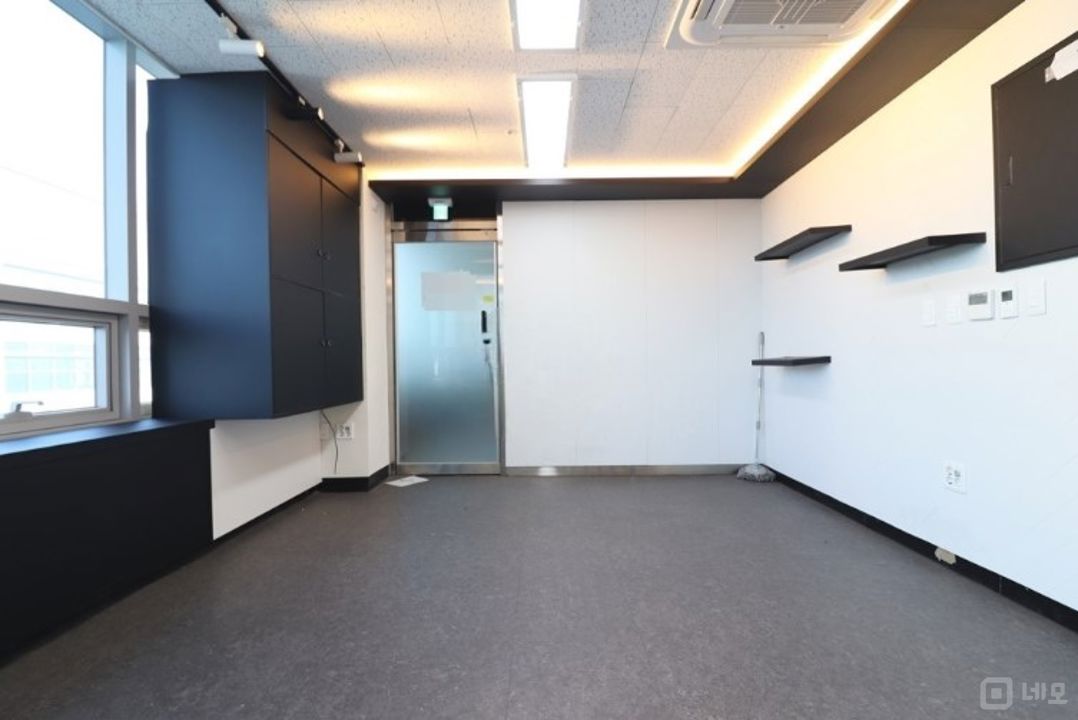 마곡초역세권 인테리어예쁜 약10평 사무실 매물의 2번째 사진