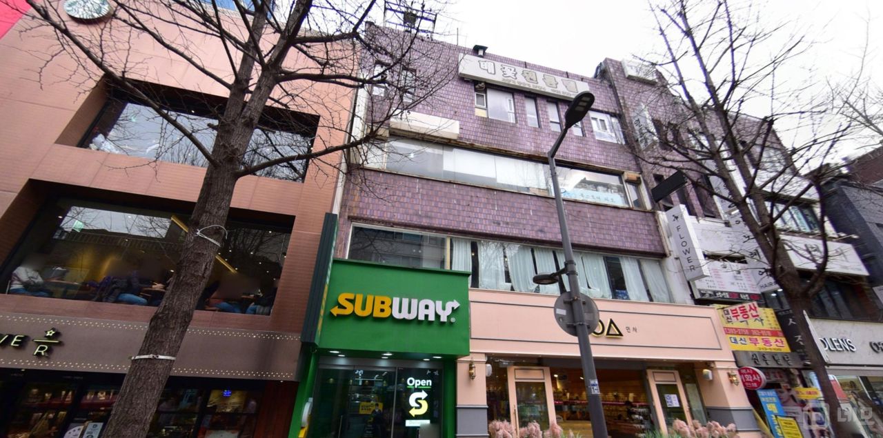 대현동 이대역 역세권, 평수 넓어 활용도 높은 무권리 공실 매물의 8번째 사진