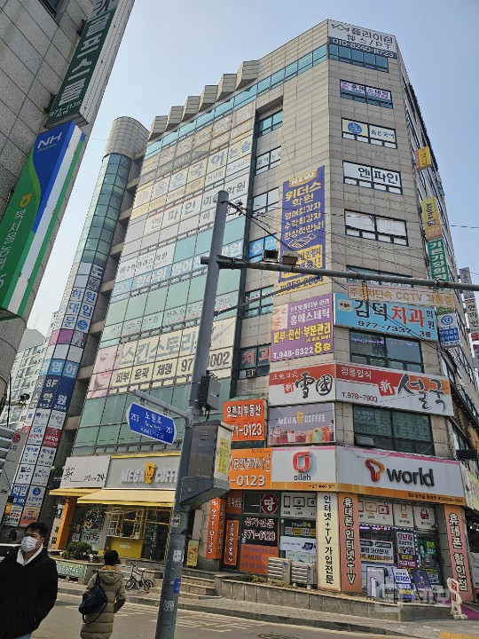 밝고 환한 인테리어의 상담센터, 교습소, 병원 매물의 8번째 사진