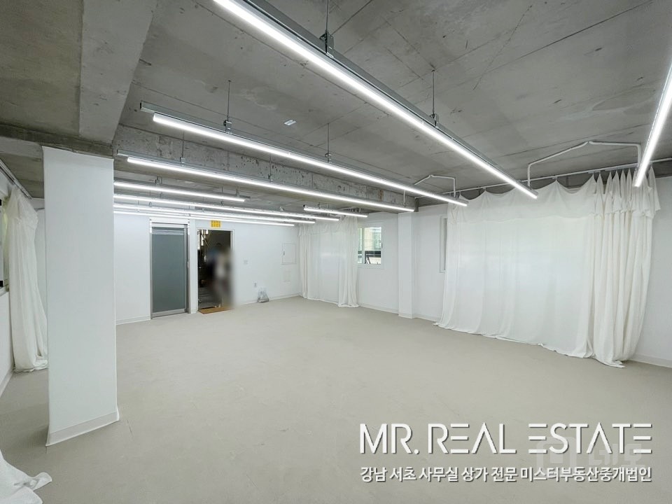 가로수길.화이트톤깔끔한인테리어.압구정인근 매물의 6번째 사진