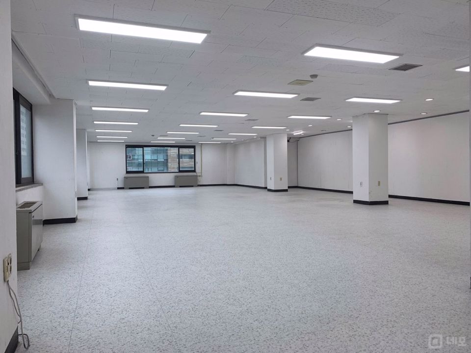 🏢 성북구청 바로 옆 대로변 약90평 넓은 사무실 🏢 매물의 1번째 사진