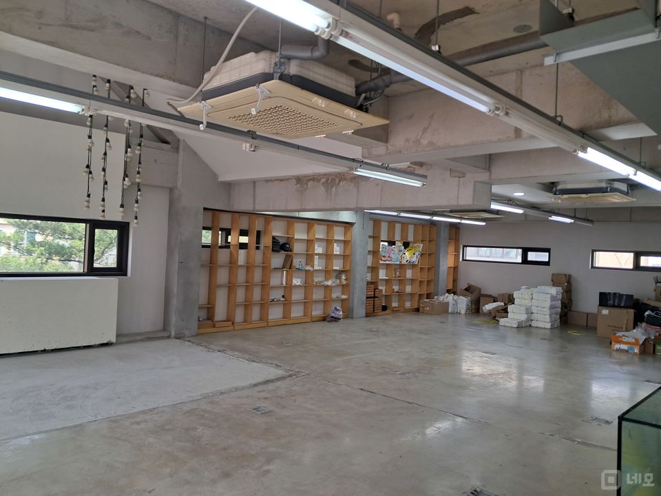 유동인구 많은 합정벚꽃길  홍대 레드로드 인근 무권리 상가 매물의 1번째 사진