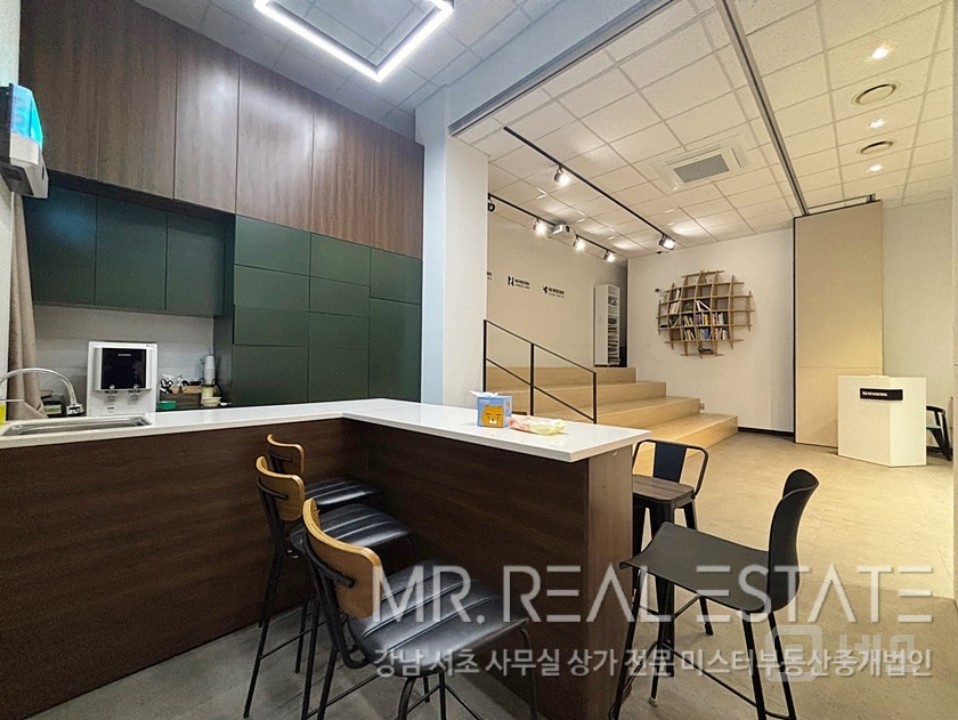 실사진 선릉역인근 학원라인 주차10대 통사옥 S급인테리어 매물의 1번째 사진