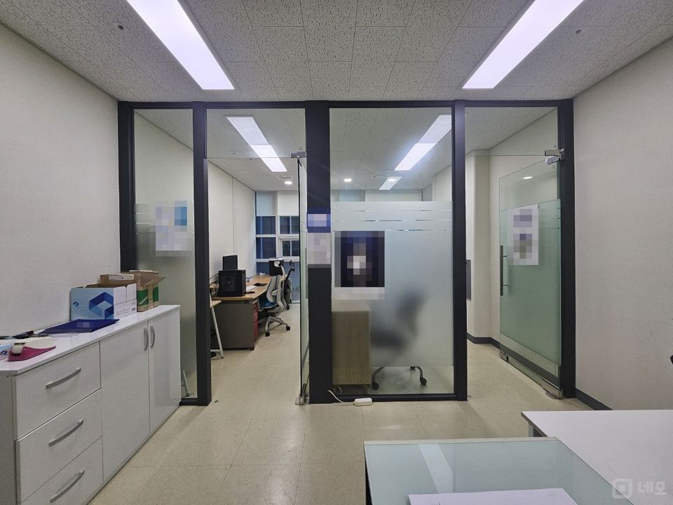 가산역 사무실 실13.5평 소형룸2개 싱크대 입주협의  매물의 4번째 사진