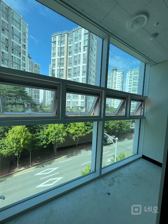 흥덕지구 기흥세무서 옆, 신축 사무실 임대 매물의 3번째 사진