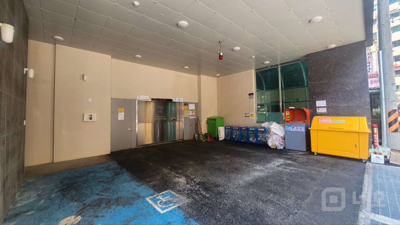 신천 먹자골목(잠실새내역) 신축건물 3층 전체 통유리 상가 임대 매물의 7번째 사진