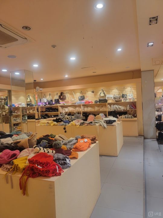 대현동 이대역 역세권, 평수 넓어 활용도 높은 무권리 공실 매물의 2번째 사진