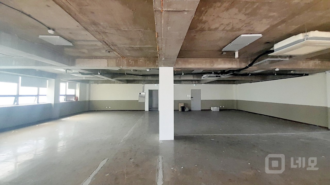 🏢 성산동 4층 단독 사무실 임대! 넓은 393.1㎡ 공간 확보 매물의 4번째 사진