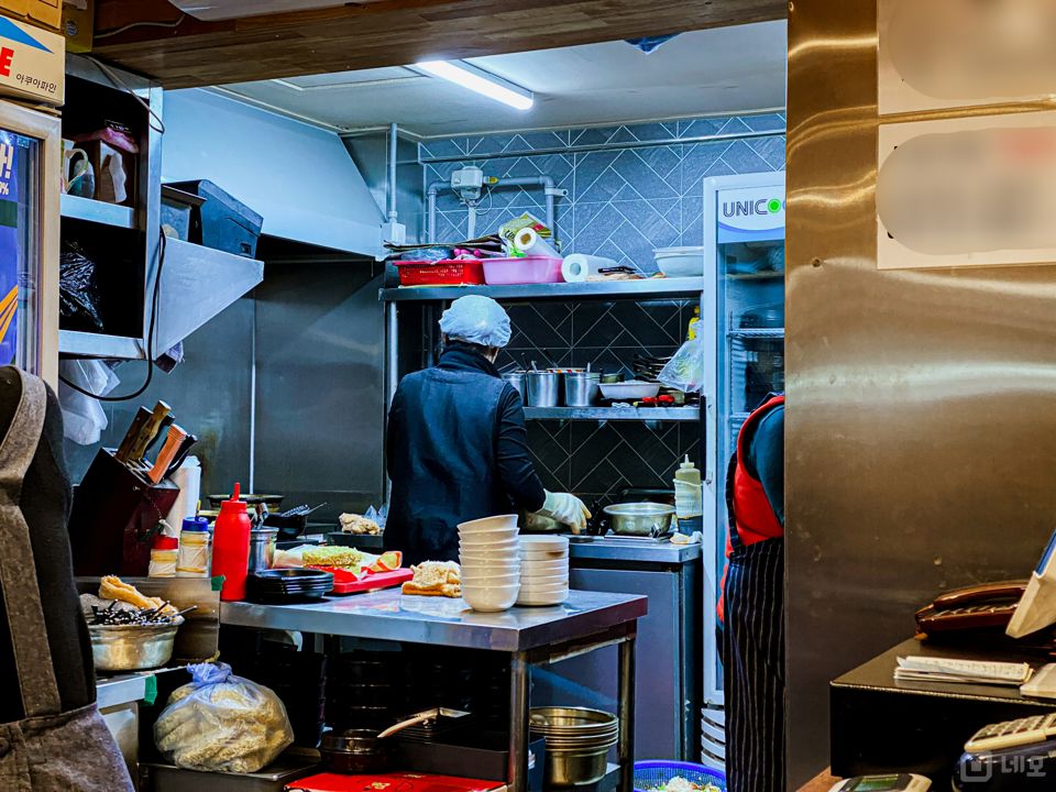 노량진동 노량진역 역세권, 주방 시설 완비, 단골 많은 한식집 매물의 4번째 사진