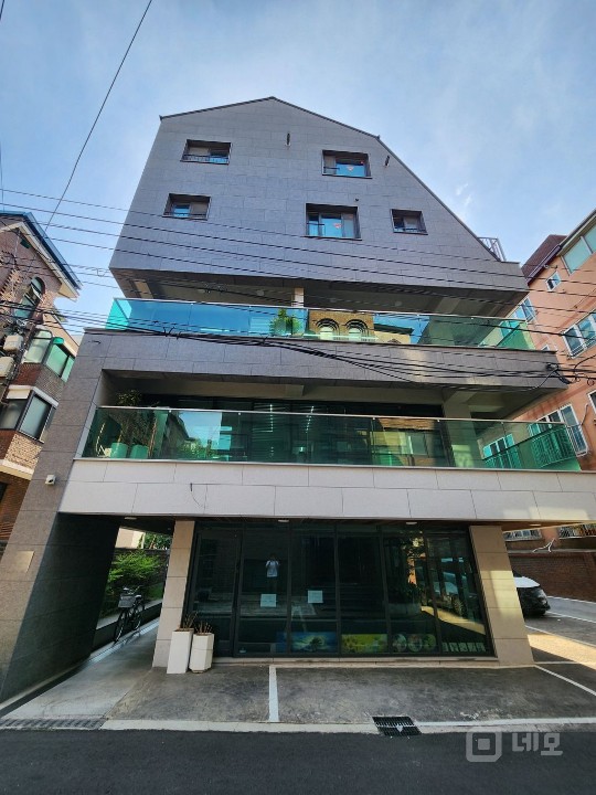 테라스와 깔끔한 공간이 브랜드의 가치를 높여주는 오피스 L 매물의 1번째 사진