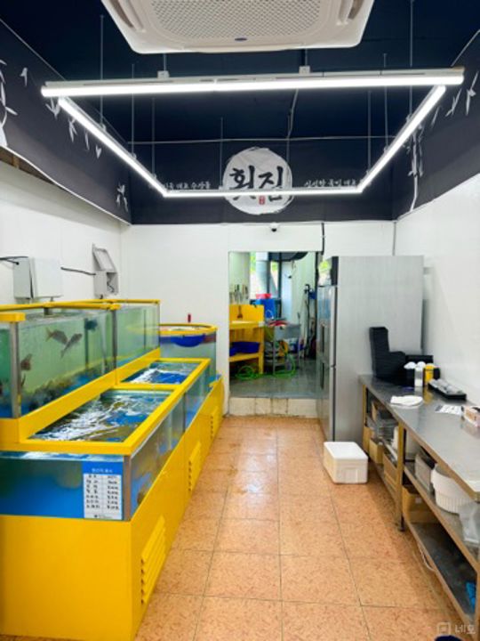 시설 집기 포함, 인테리어 완비된 남양리 횟집 매물의 2번째 사진