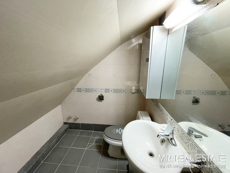 사진有.역삼초 인근 화이트톤 깔끔한 가성비사무실 매물의 6번째 사진