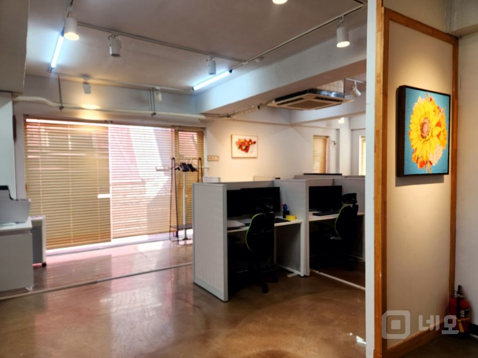 부드러운 빛과 차분한 공간, 집중도 높은 업무환경 매물의 3번째 사진