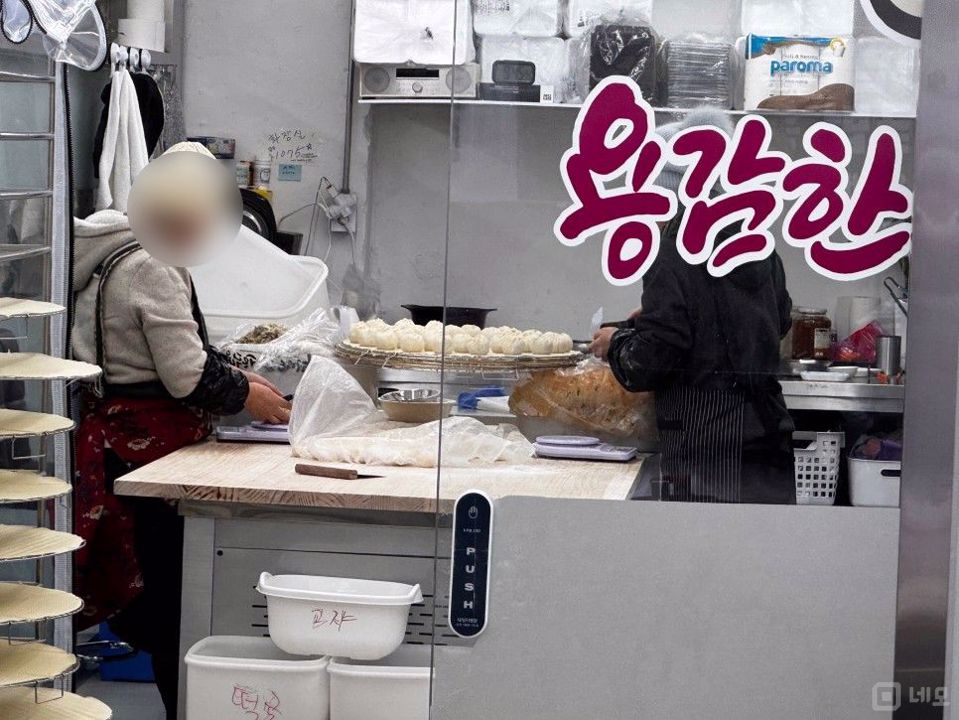 건대입구역 초역세권, 대로변 사거리 코너 1층, 단골 많은 만두집 매물의 4번째 사진