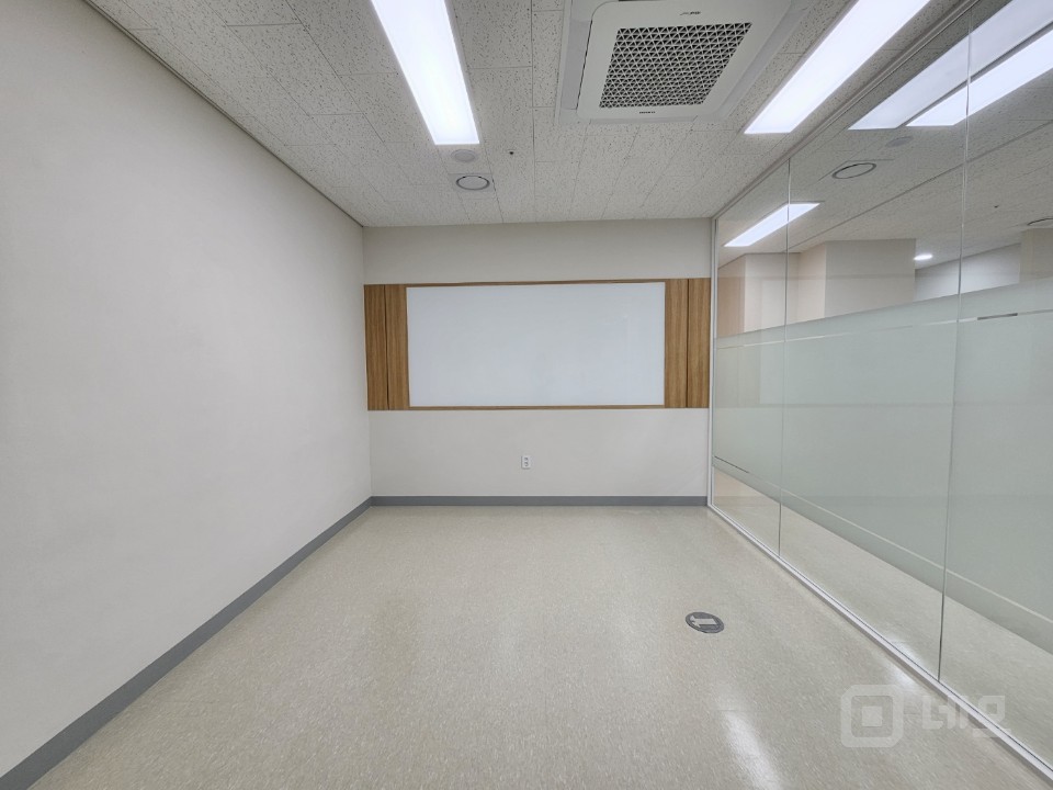 어반워크 전용40P 룸2개 창고 탕비실 가산역세권신축사무실 매물의 7번째 사진