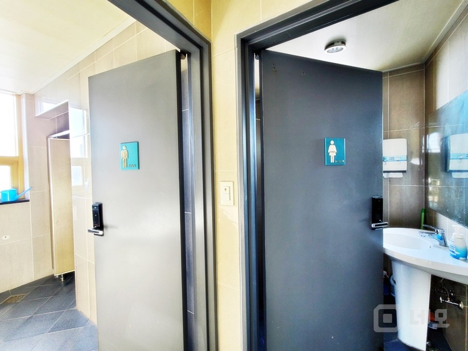 JS 지정 주차 2대 방음시설 완비 녹음실 임대 매물의 14번째 사진