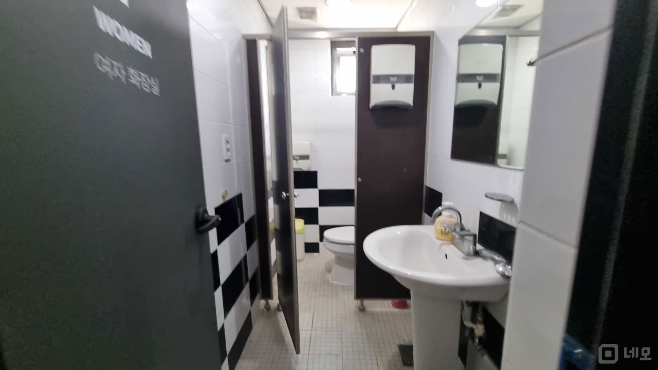 상수역 인근 위치좋은 4층 상가공실 매물의 9번째 사진