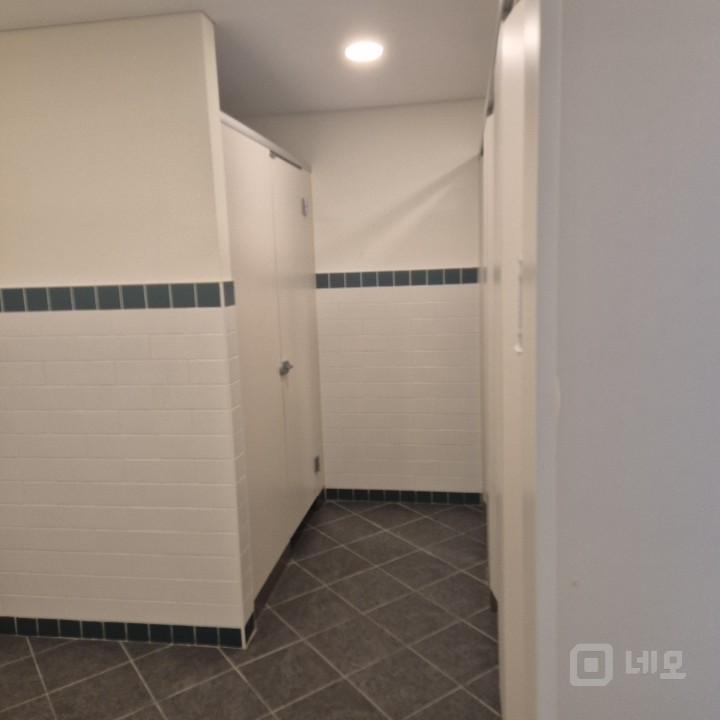 💕삼성동 I 쾌적한 화이트톤 인테리어 I 빠른 계약 예상되는 사무실 매물의 9번째 사진