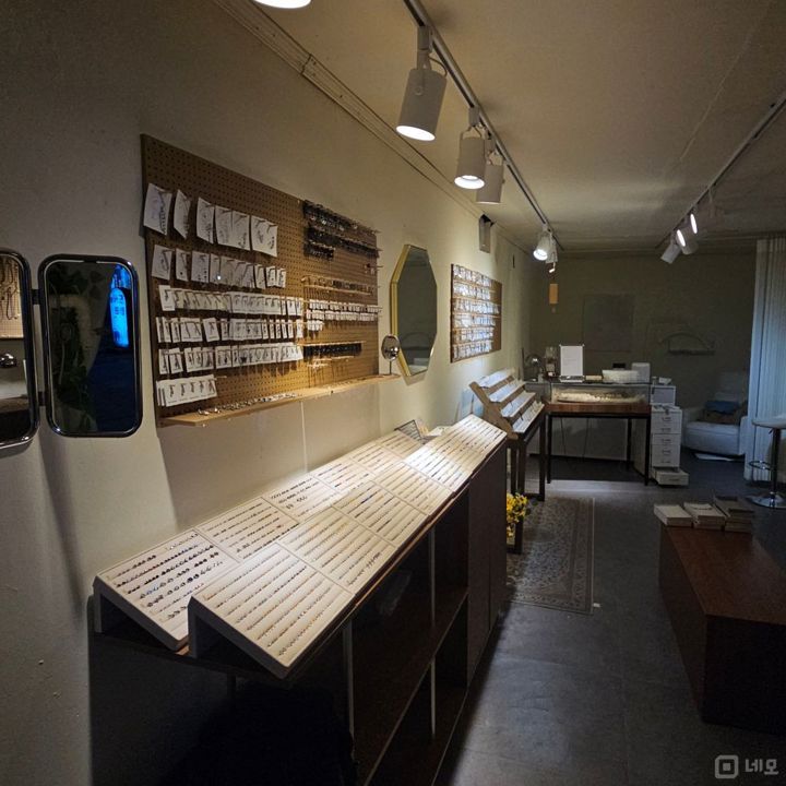 상암동 먹자골목 피어싱&악세사리샵 매물의 1번째 사진