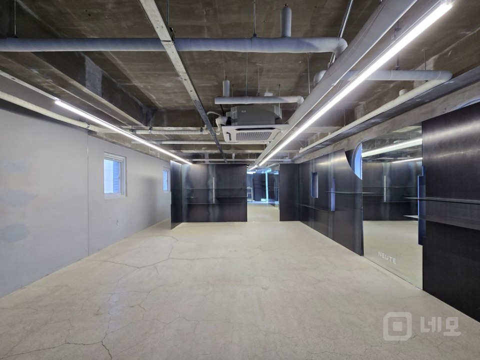 신축 노출천정 깨끗한 사무실 매물의 11번째 사진
