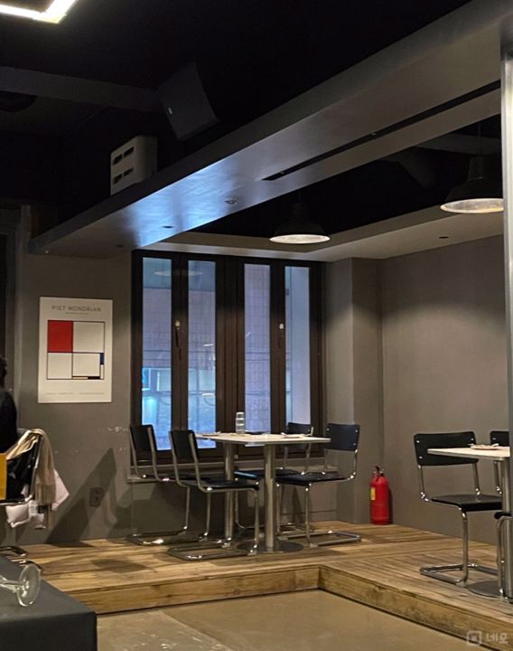 유동 인구 많은,  신사동 가로수길 2층 음식점 매물의 4번째 사진