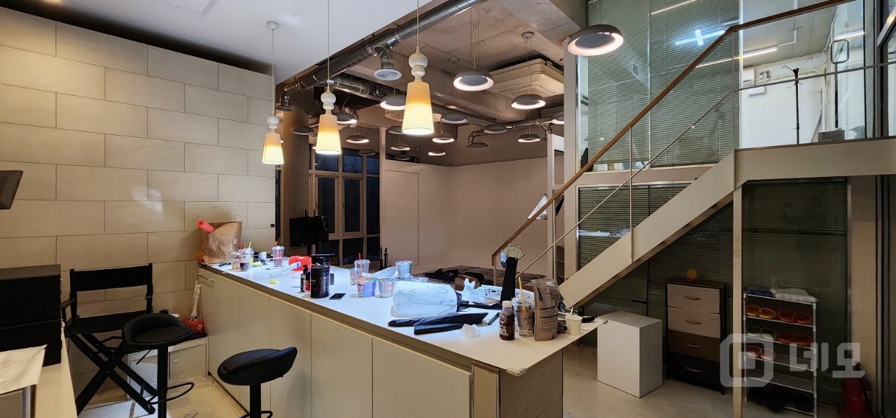 무권리~!! 서교동4M 초고천장 프라이빗 스튜디오 매물의 10번째 사진