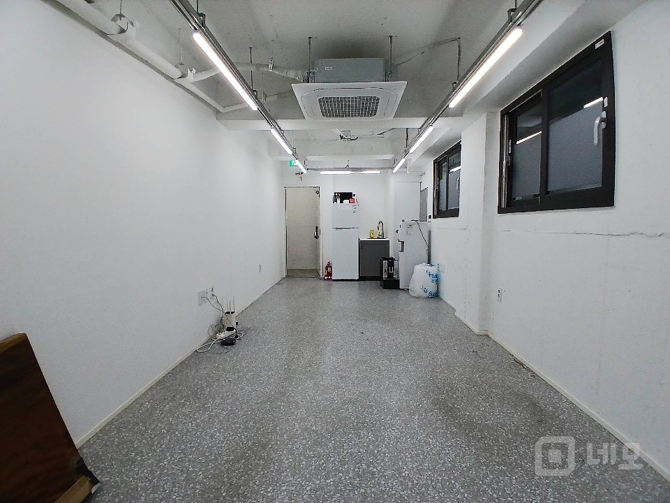 홍대입구역 도보 5분 신축급 1층 사무실 작업실 매물의 1번째 사진