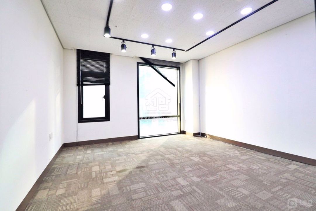 발산역 도보3분 실16평 사무실 매물의 5번째 사진
