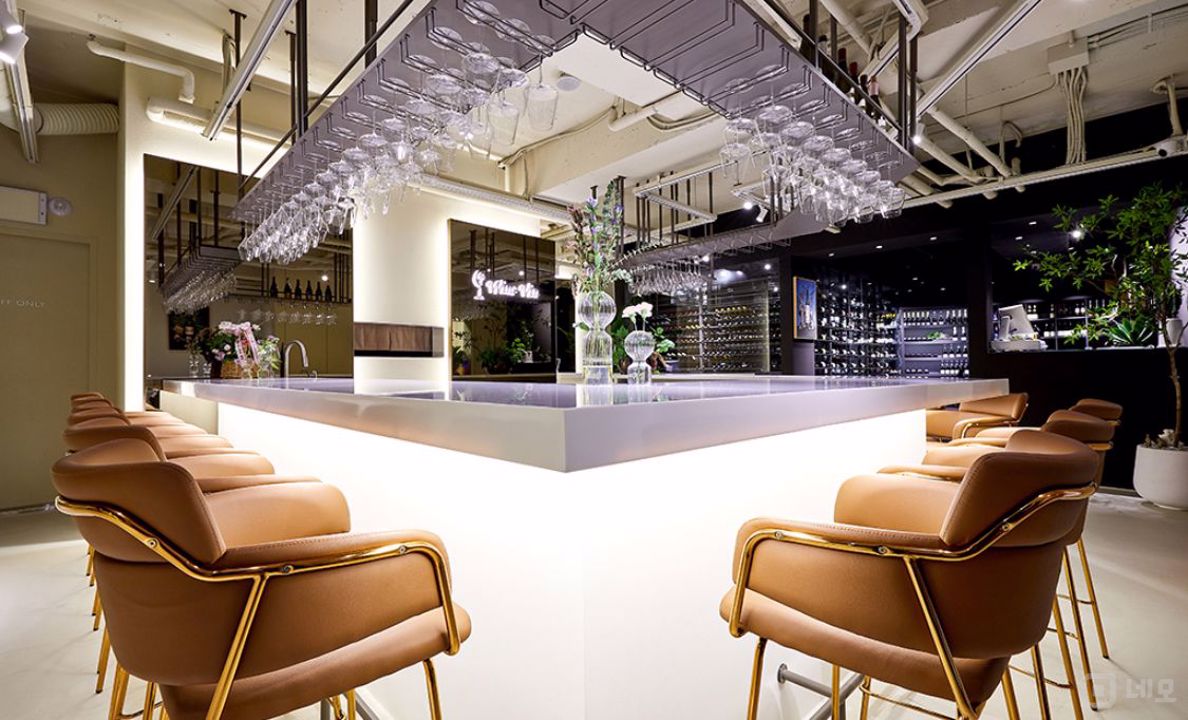 접근성 좋은 대로변 2층 역삼동 와인바 매물의 2번째 사진