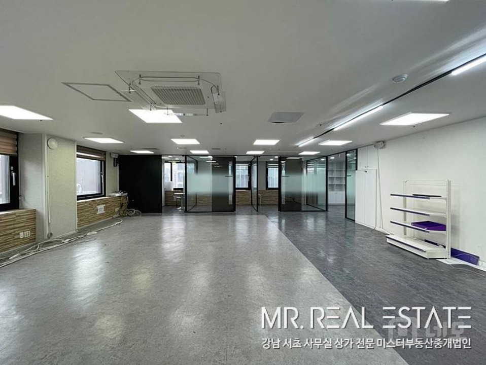 강남역1분.대로변.인테리어有.가성비사무실 매물의 1번째 사진