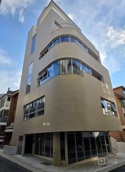 논현동 25년 신축 첫 입주 인테리어 끝판왕 매물의 2번째 사진