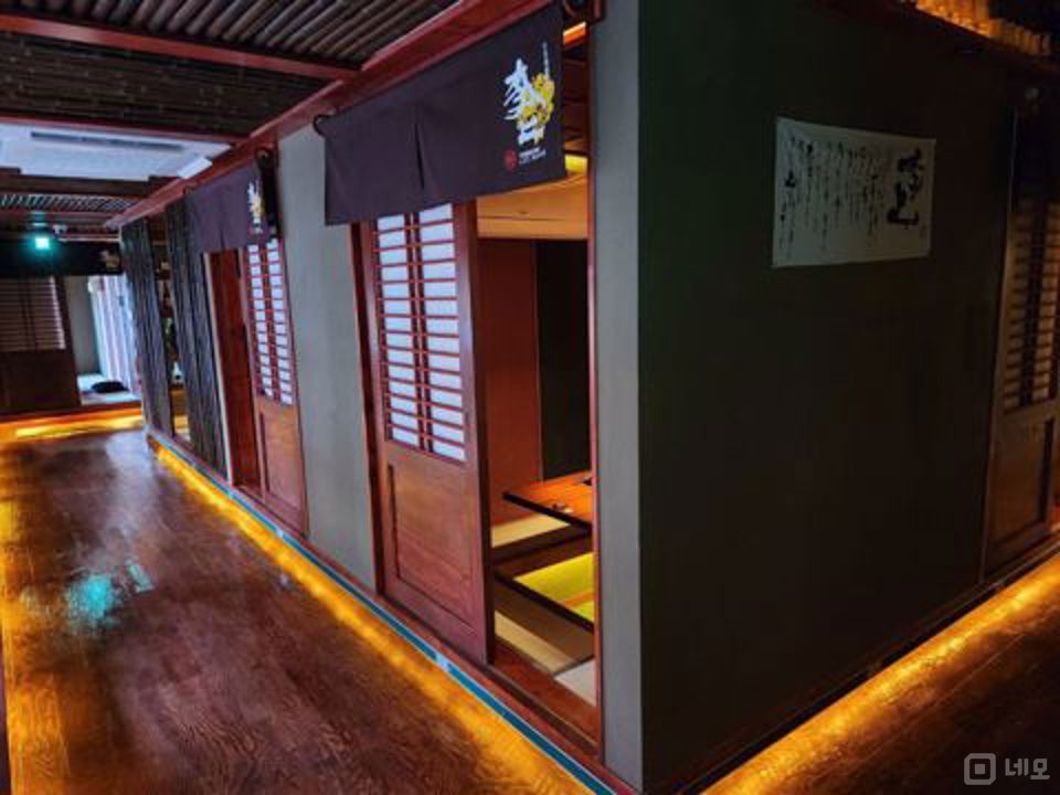 교대역 역세권, 고급스러운 인테리어, SNS 핫플레이스 이자카야 매물의 4번째 사진