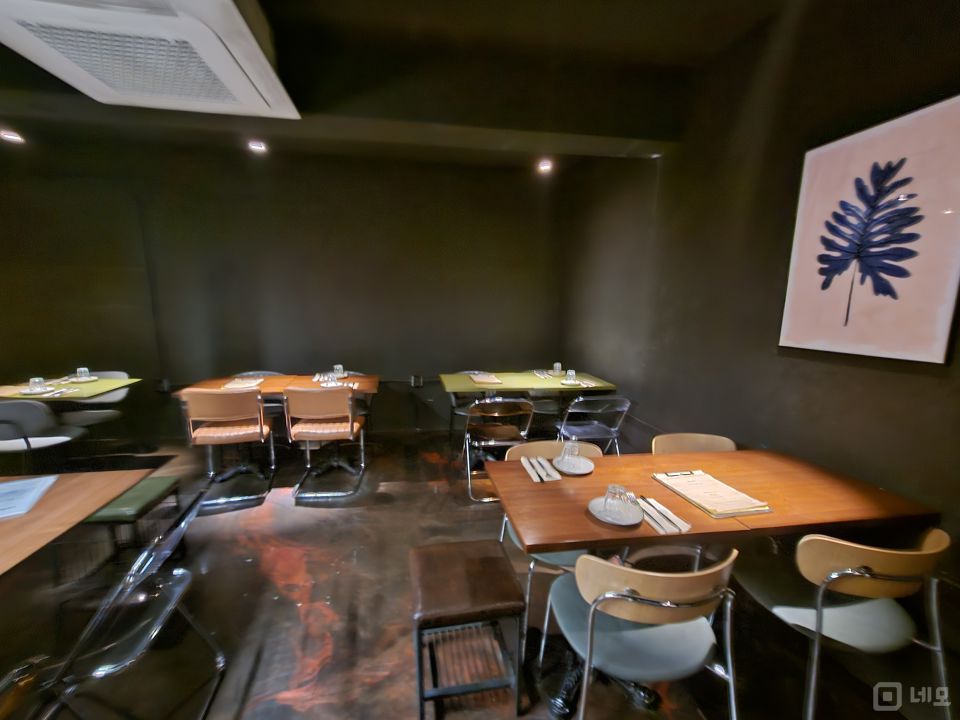 유동인구 많은 한강로2가 용리단길 상권 지하1층 와인바 매물의 3번째 사진