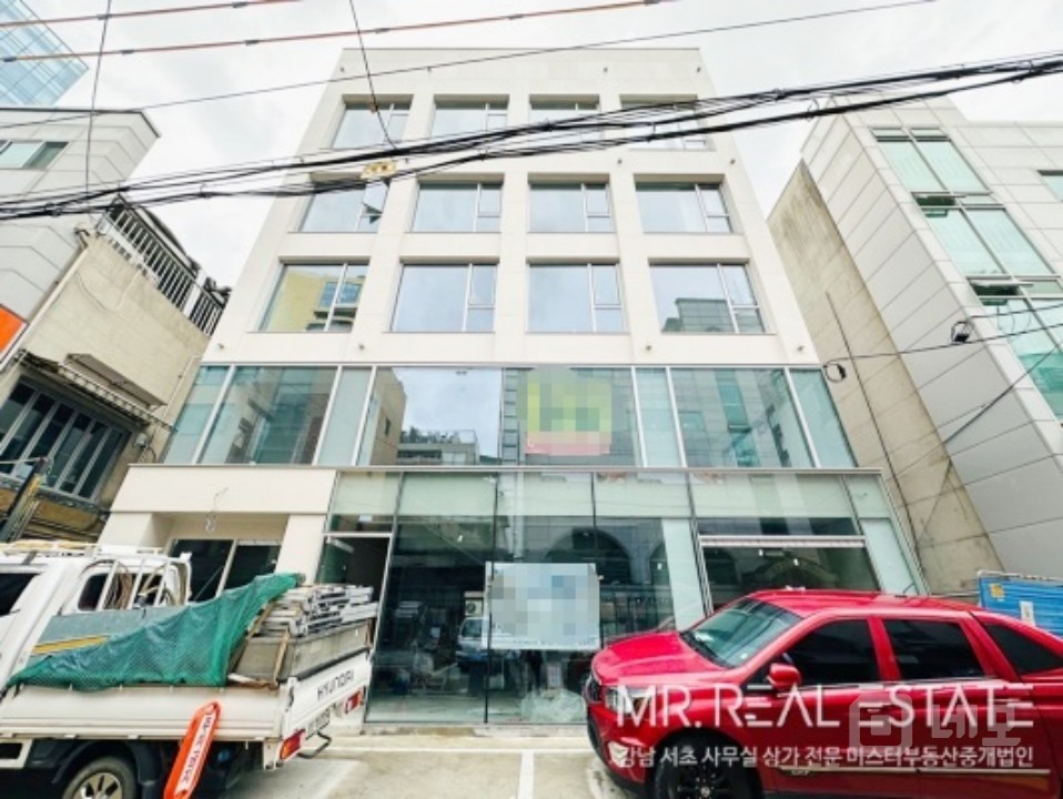 신축컨디션, 리모델링건물, 층당 면적 좋음, 역에서 매우 가까움 매물의 1번째 사진