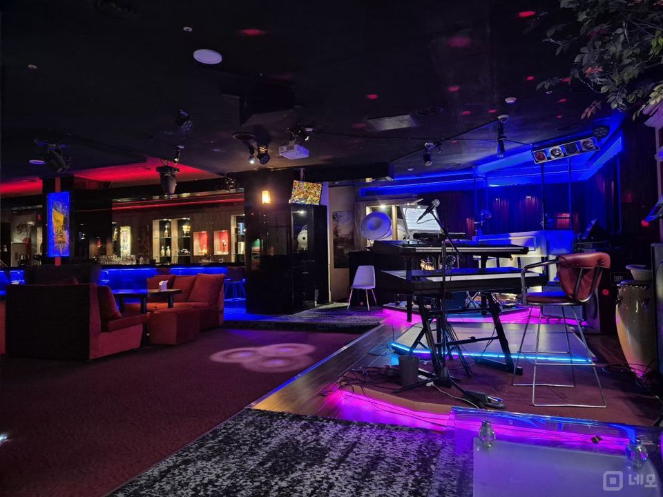 방이동 주목도 높은 대로변 고층 빌딩 110평 라이브 펍 매물의 7번째 사진