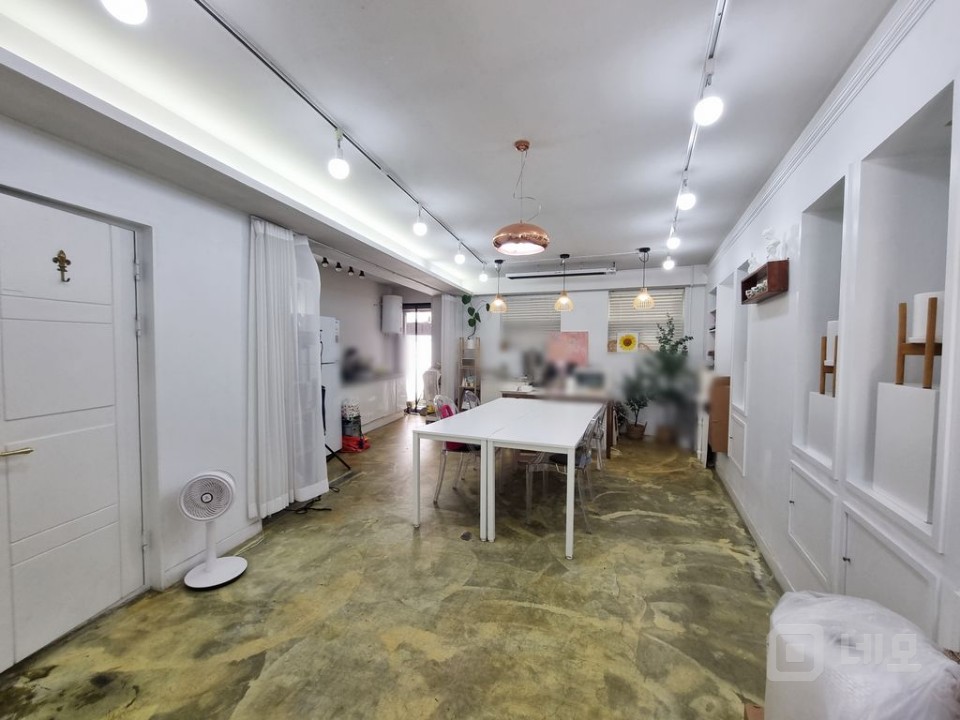 연남동 단독층 사용 인테리어 깔끔한 상가 매물의 3번째 사진