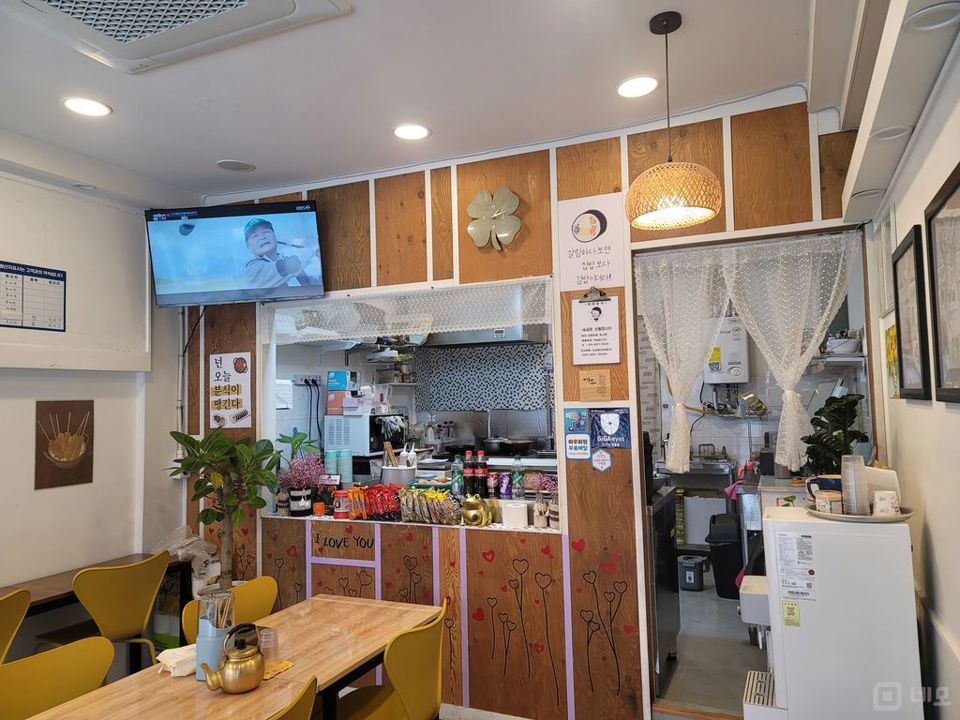 깔끔한 분식집 내놓습니다  매물의 2번째 사진