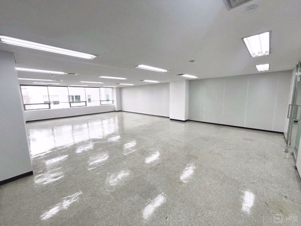 학동역 도보 3분거리 역세권 쾌적하고 깔끔한 사무실 임대 매물의 3번째 사진