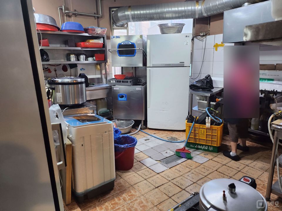 신길동 도로변 상가, 먹자골목라인 중심 위치, 가시성 좋은 1층 음식점 매물의 4번째 사진