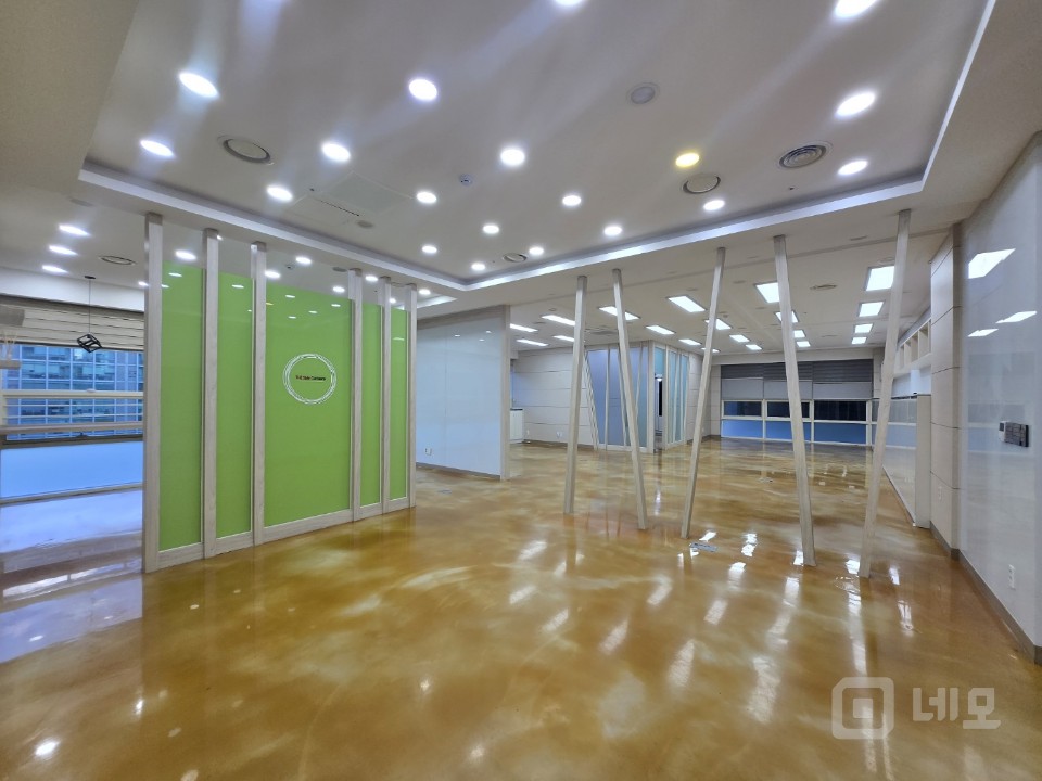 50평대 가산디지털단지역 초역세권 .즉시입주.인테리어 좋음 매물의 6번째 사진