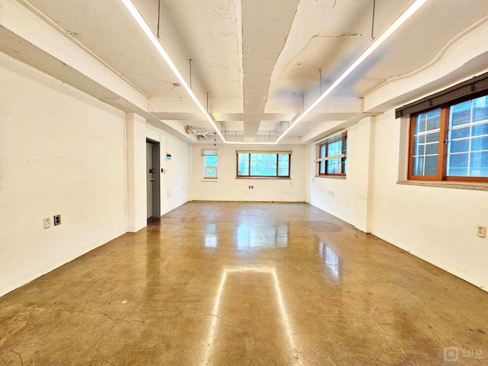 GATE 서교동 대로변 채광과 가성비 좋은 사무실 매물의 12번째 사진